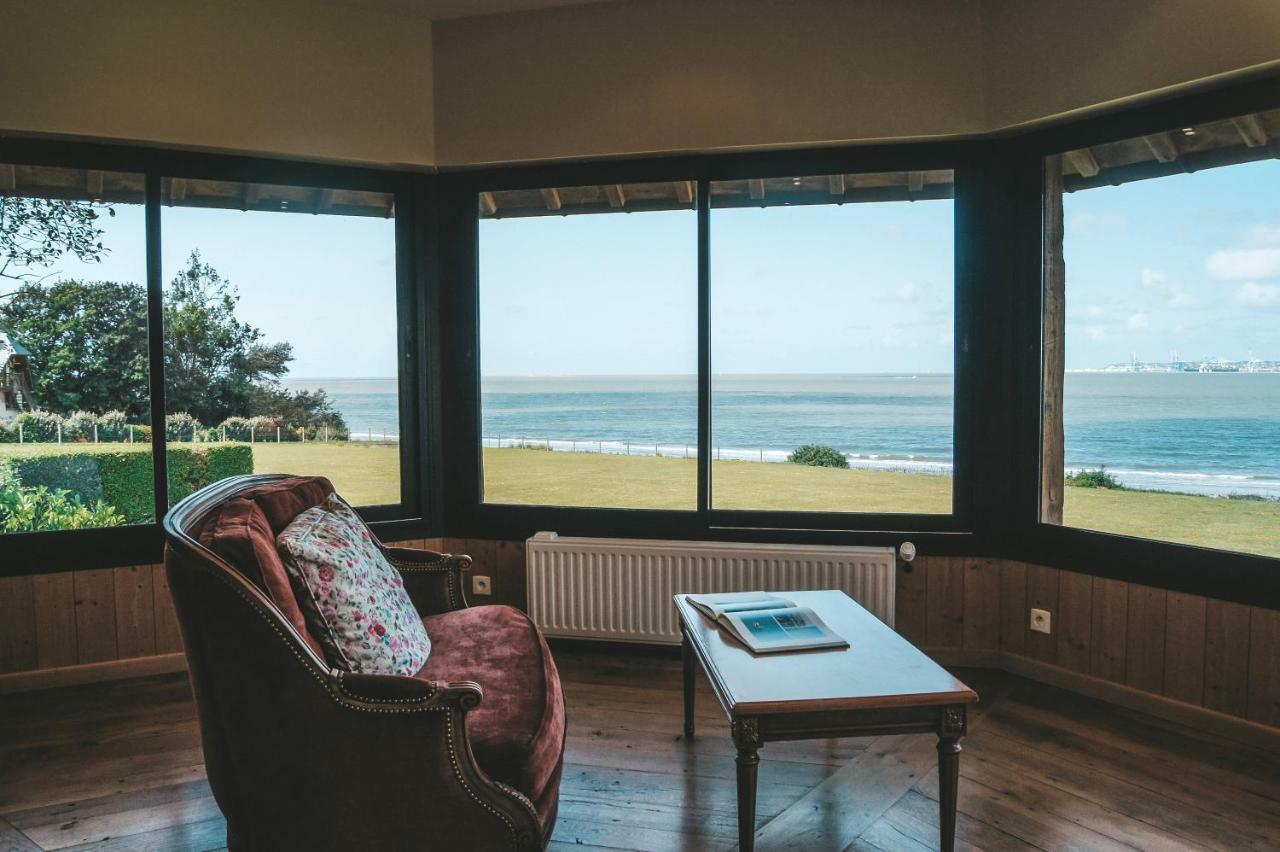 Bed and Breakfast "La Girelle, Bord De Mer" Онфлёр Экстерьер фото